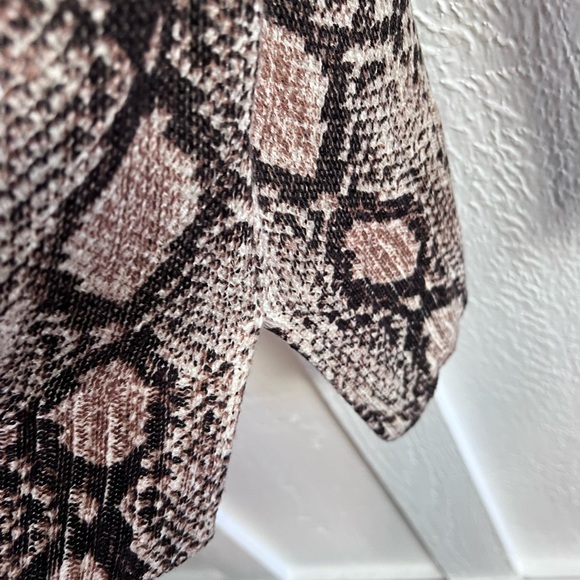 Show Me Your MuMu Hug Me Sweater - Python Print - Picture 7 of 9
